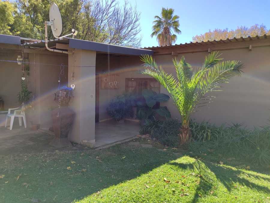 5 Bedroom Property for Sale in Songloed North West